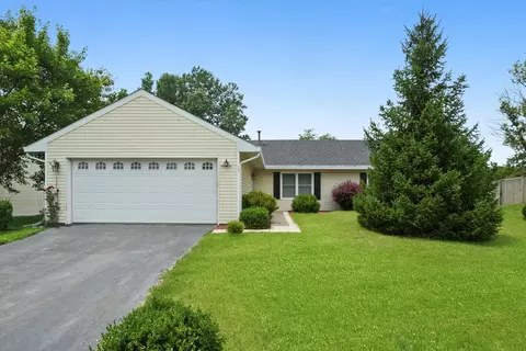 1 S670 Manchester Ln, Warrenville, IL 60555
