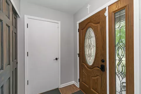588 Arthur Dr, Cary, IL 60013 photo 3