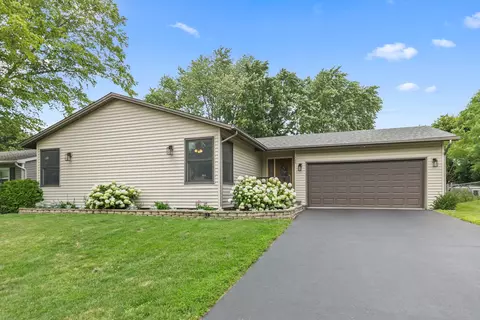 588 Arthur Dr, Cary, IL 60013 photo 2