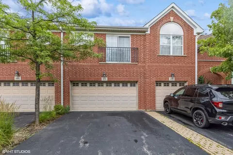 976 Enfield Dr, Northbrook, IL 60062