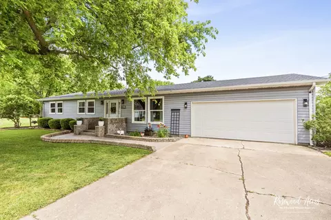 601 E Washington St, Ashkum, IL 60911