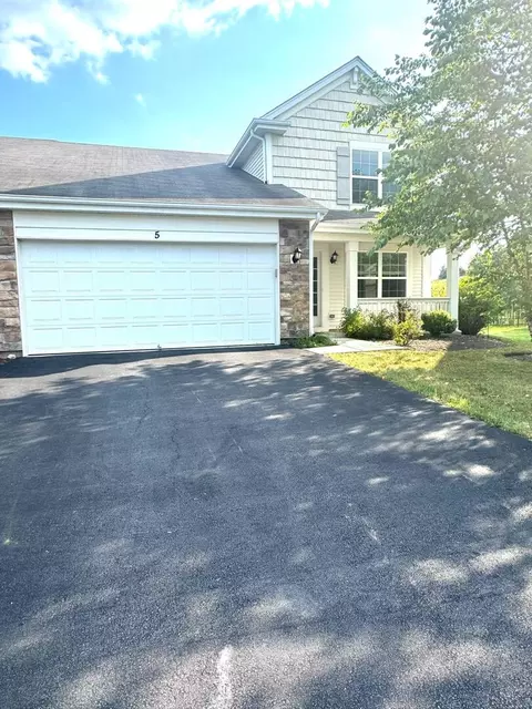 5 Boathouse Rd, Pingree Grove, IL 60140