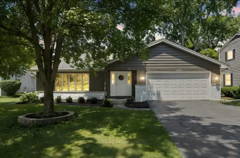 1410 S Main St, Wheaton, IL 60189