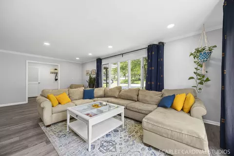 Living - 1410 S Main St, Wheaton, IL 60189 photo 1 of 1