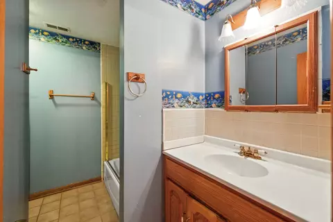 Bath - 3664 E 2619 Rd, Sheridan, IL 60551 photo 4 of 5