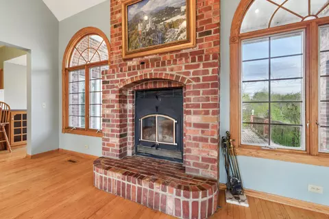 Living - 3664 E 2619 Rd, Sheridan, IL 60551 photo 5 of 7