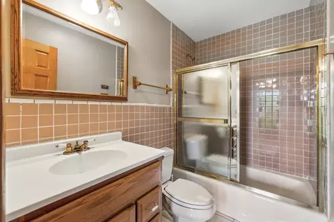 Bath - 3664 E 2619 Rd, Sheridan, IL 60551 photo 3 of 5