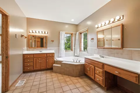 Bath - 3664 E 2619 Rd, Sheridan, IL 60551 photo 1 of 5