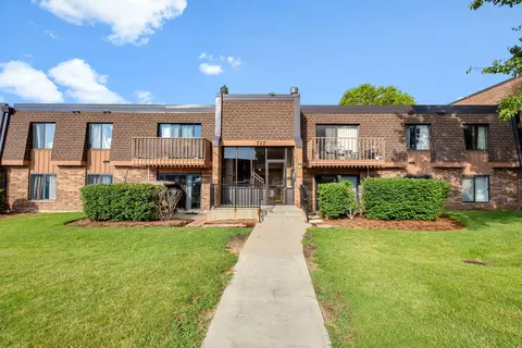 717 Tipperary Ct #2B, Schaumburg, IL 60193