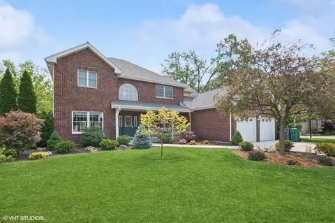 1373 Notre Dame Dr, Lemont, IL 60439
