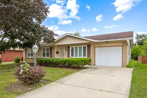 1108 Lancaster Ave, Elk Grove Village, IL 60007