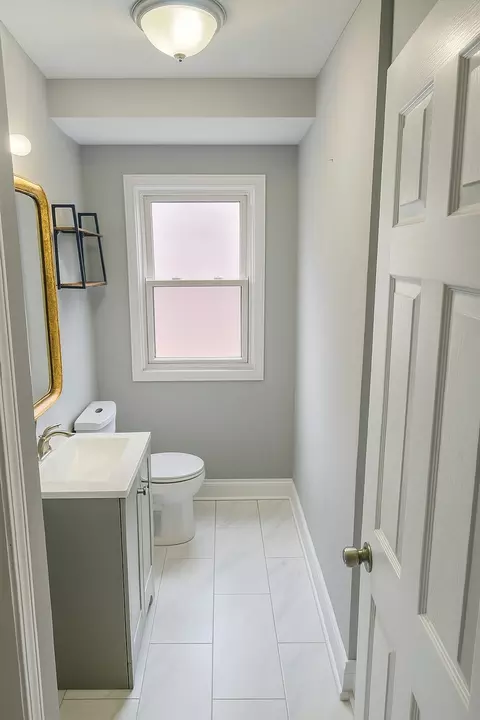 Bath - 9844 S Forest Ave, Chicago, IL 60628 photo 1 of 3