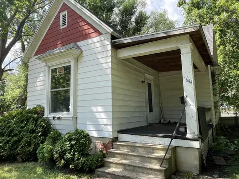Exterior - 1644 E William St, Decatur, IL 62521 photo 2 of 3