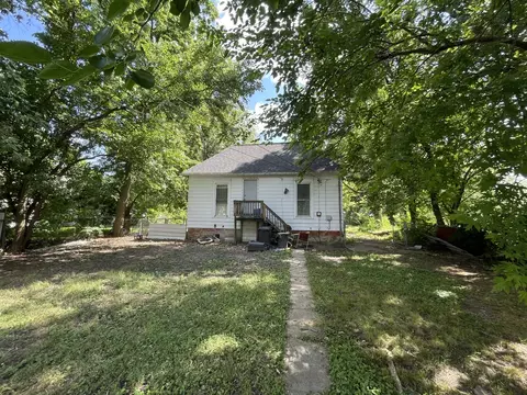 Exterior - 1644 E William St, Decatur, IL 62521 photo 3 of 3