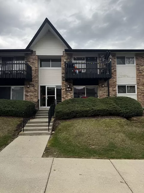 11 Kingery Quarter # A, Willowbrook, IL 60527