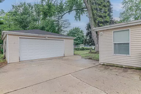 Exterior - 374 Heine Ave, Elgin, IL 60123 photo 2 of 3