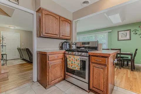 Entry Way - 374 Heine Ave, Elgin, IL 60123 photo 3 of 3