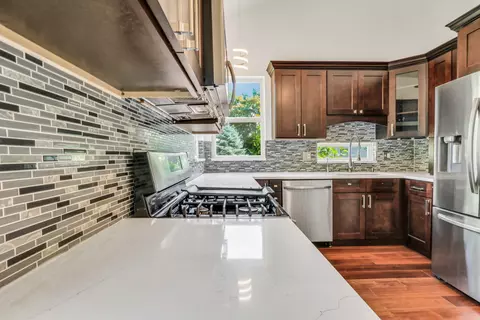 1379 Clavey Ln, Gurnee, IL 60031 photo 9