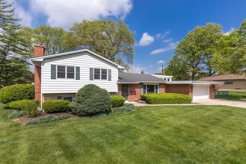 815 Santa Maria Dr, Naperville, IL 60540