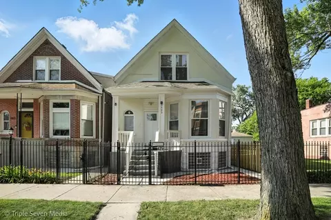 3425 W Carroll Ave, Chicago, IL 60624