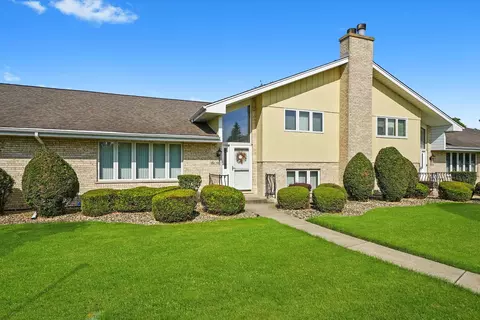 18120 John Charles Dr, Orland Park, IL 60467