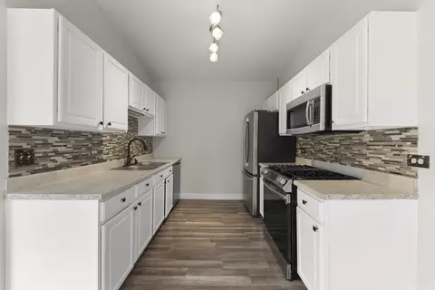 Kitchen - 992 Langtry Ct #D, Elgin, IL 60120 photo 1 of 3