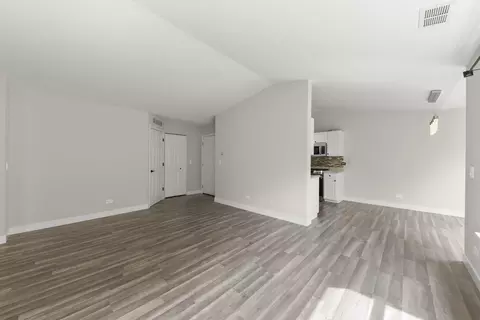 Living - 992 Langtry Ct #D, Elgin, IL 60120 photo 3 of 4
