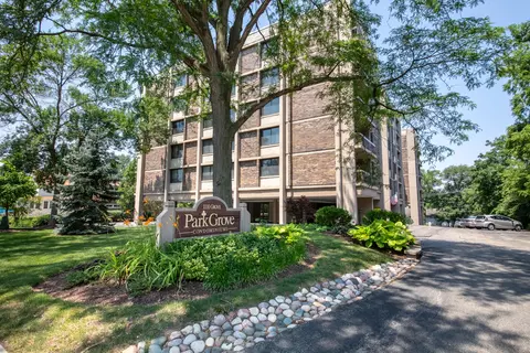 1110 Grove St #4A, Downers Grove, IL 60515