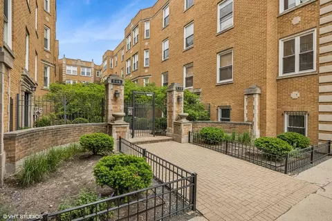 536 W Belmont Ave #3E, Chicago, IL 60657