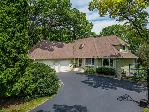 28 W520 Pamela Ct, West Chicago, IL 60185