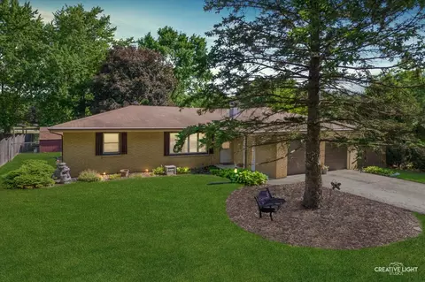 92 Neil Rd, Sugar Grove, IL 60554
