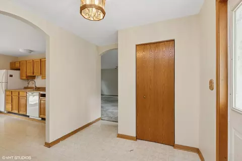 Entry Way - 36269 N Eagle Ct, Ingleside, IL 60041 photo 1 of 2