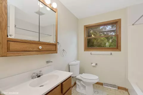 Bath - 36269 N Eagle Ct, Ingleside, IL 60041 photo 1 of 2