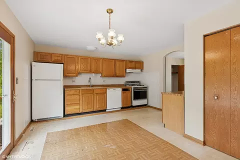 Kitchen - 36269 N Eagle Ct, Ingleside, IL 60041 photo 2 of 2