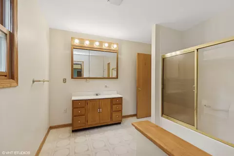 Bath - 36269 N Eagle Ct, Ingleside, IL 60041 photo 2 of 2