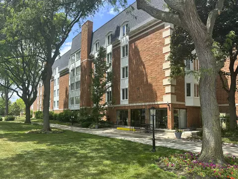 50 Lake Blvd #627, Buffalo Grove, IL 60089