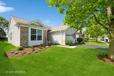 Exterior - 2835 Cascade Falls Cir, Elgin, IL 60124 photo 4 of 9