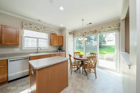 Kitchen - 2835 Cascade Falls Cir, Elgin, IL 60124 photo 2 of 5