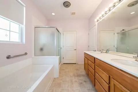 Bath - 2835 Cascade Falls Cir, Elgin, IL 60124 photo 3 of 6