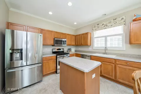 Kitchen - 2835 Cascade Falls Cir, Elgin, IL 60124 photo 4 of 5