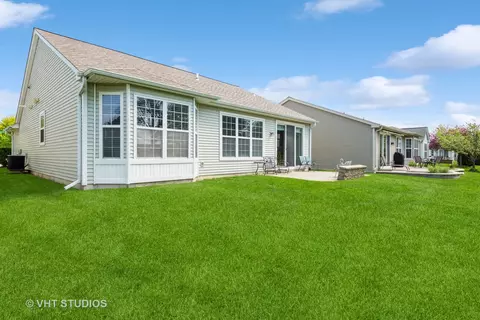 Exterior - 2835 Cascade Falls Cir, Elgin, IL 60124 photo 6 of 9