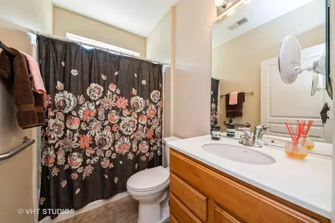 Bath - 2835 Cascade Falls Cir, Elgin, IL 60124 photo 1 of 6