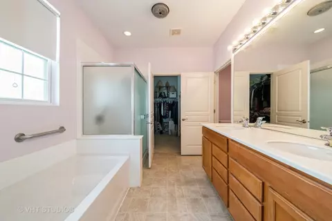 Bath - 2835 Cascade Falls Cir, Elgin, IL 60124 photo 2 of 6