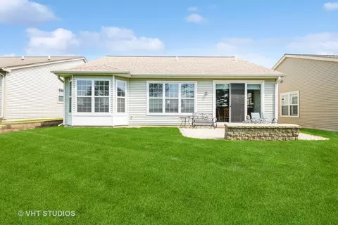 Exterior - 2835 Cascade Falls Cir, Elgin, IL 60124 photo 7 of 9