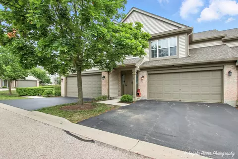425 Ashwood Ct, Lindenhurst, IL 60046