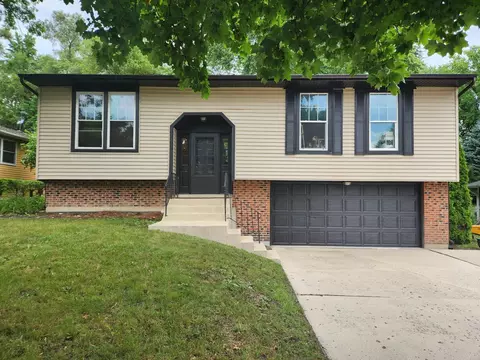 814 S 11th Ave, Saint Charles, IL 60174