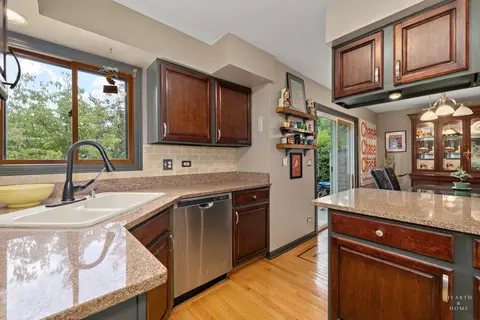 Kitchen - 724 Cimarron Dr, Cary, IL 60013 photo 3 of 3
