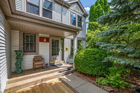 Exterior - 724 Cimarron Dr, Cary, IL 60013 photo 1 of 8