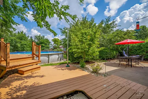 Exterior - 724 Cimarron Dr, Cary, IL 60013 photo 5 of 8