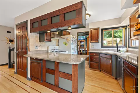 Kitchen - 724 Cimarron Dr, Cary, IL 60013 photo 1 of 3